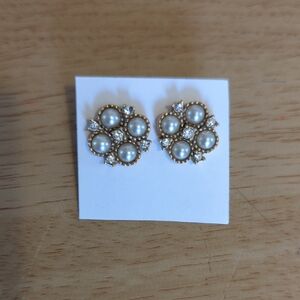 Elegant Pearl and Gold Flower Earrings